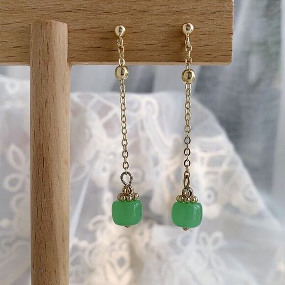 Green Stone Chain Dangly Stud Earrings Gold Tone Classic Pendant Dainty - Picture 2 of 6